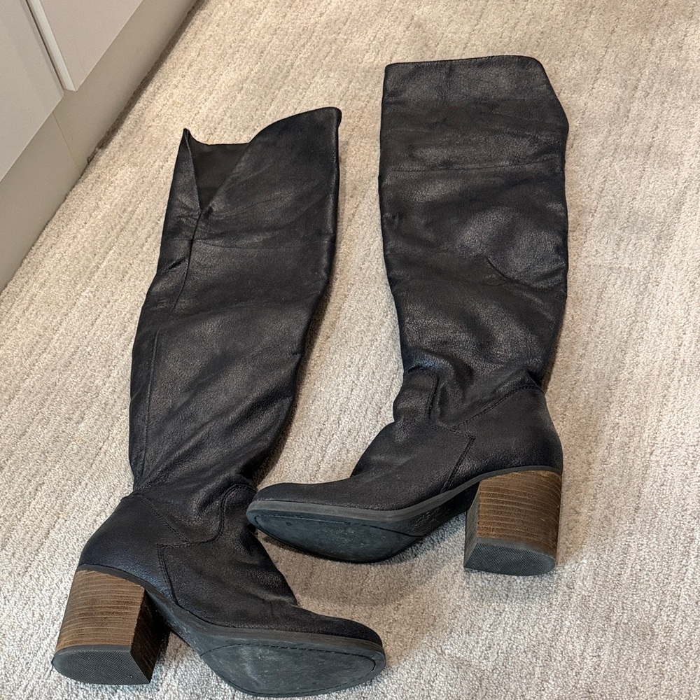 Black Knee-High Leather Boots